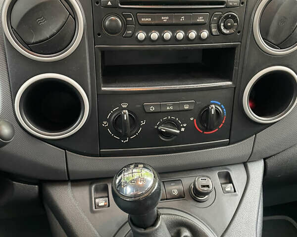 Белый Ситроен Берлинго, объемом двигателя 1.56 л и пробегом 240 тыс. км за 5550 $, фото 6 на Automoto.ua
