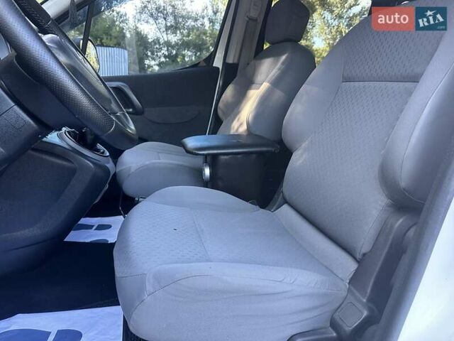 Белый Ситроен Берлинго, объемом двигателя 1.56 л и пробегом 263 тыс. км за 5690 $, фото 46 на Automoto.ua