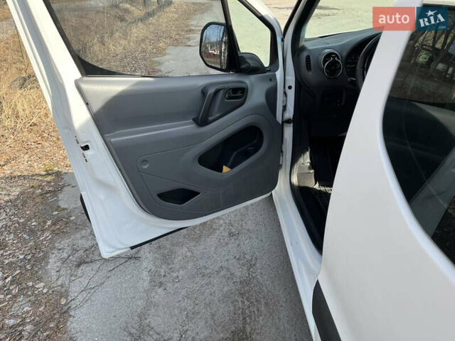 Білий Сітроен Берлінго, об'ємом двигуна 1.56 л та пробігом 254 тис. км за 5700 $, фото 12 на Automoto.ua