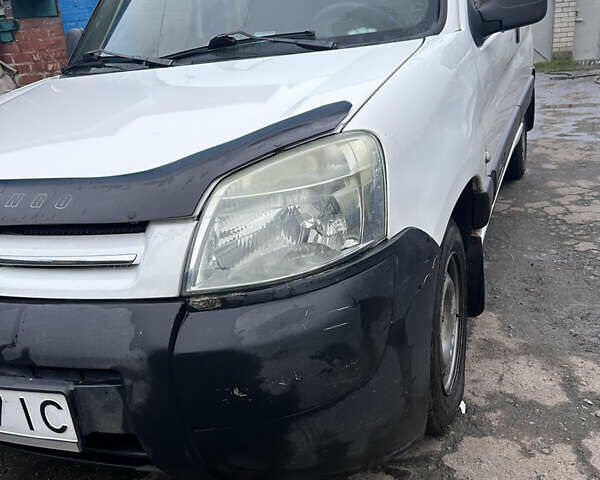 Белый Ситроен Берлинго, объемом двигателя 1.56 л и пробегом 313 тыс. км за 3400 $, фото 2 на Automoto.ua