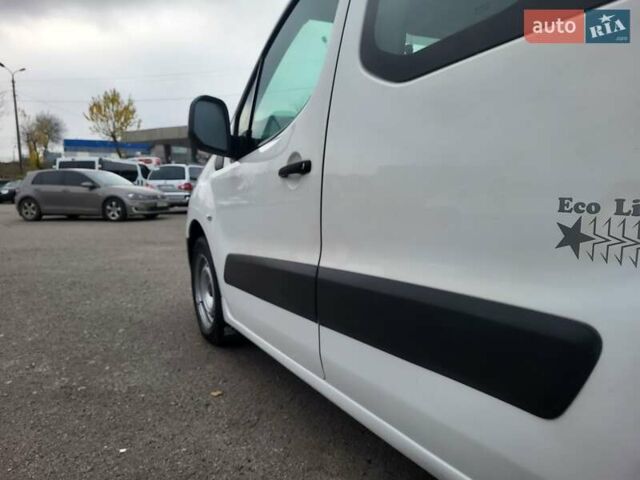Белый Ситроен Берлинго, объемом двигателя 1.6 л и пробегом 237 тыс. км за 5999 $, фото 75 на Automoto.ua