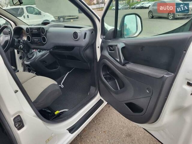 Белый Ситроен Берлинго, объемом двигателя 1.6 л и пробегом 237 тыс. км за 5999 $, фото 28 на Automoto.ua