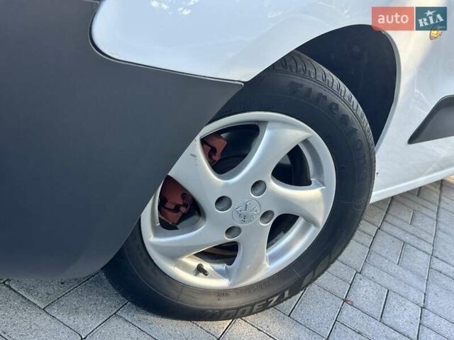 Белый Ситроен Берлинго, объемом двигателя 1.56 л и пробегом 263 тыс. км за 5690 $, фото 11 на Automoto.ua