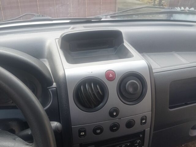 Белый Ситроен Берлинго, объемом двигателя 1.6 л и пробегом 250 тыс. км за 2600 $, фото 12 на Automoto.ua