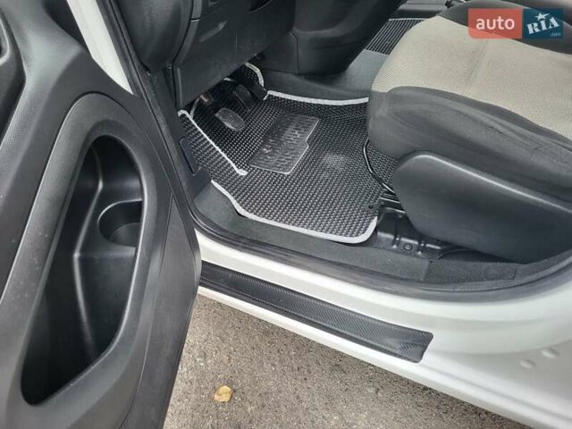 Белый Ситроен Берлинго, объемом двигателя 1.6 л и пробегом 237 тыс. км за 5999 $, фото 49 на Automoto.ua