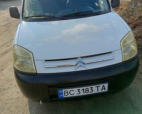 Белый Ситроен Берлинго, объемом двигателя 1.6 л и пробегом 219 тыс. км за 4200 $, фото 1 на Automoto.ua