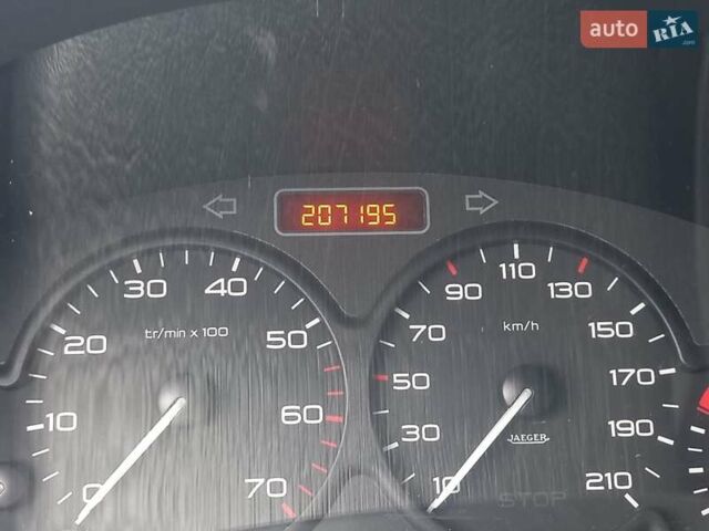 Белый Ситроен Берлинго, объемом двигателя 1.56 л и пробегом 207 тыс. км за 5000 $, фото 5 на Automoto.ua