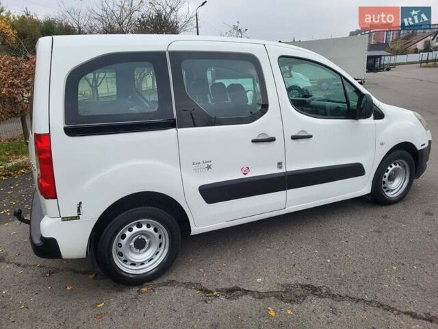 Белый Ситроен Берлинго, объемом двигателя 1.6 л и пробегом 237 тыс. км за 5999 $, фото 2 на Automoto.ua