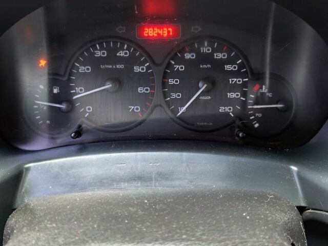 Белый Ситроен Берлинго, объемом двигателя 1.4 л и пробегом 282 тыс. км за 4100 $, фото 8 на Automoto.ua