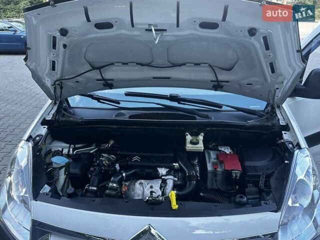 Белый Ситроен Берлинго, объемом двигателя 1.56 л и пробегом 263 тыс. км за 5690 $, фото 81 на Automoto.ua