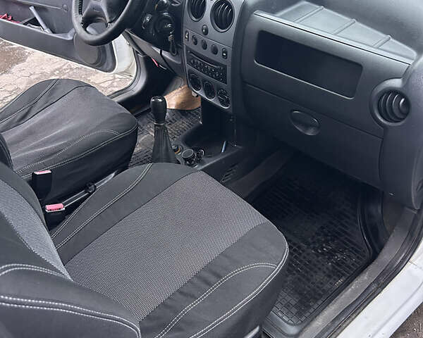 Белый Ситроен Берлинго, объемом двигателя 1.56 л и пробегом 313 тыс. км за 3400 $, фото 17 на Automoto.ua