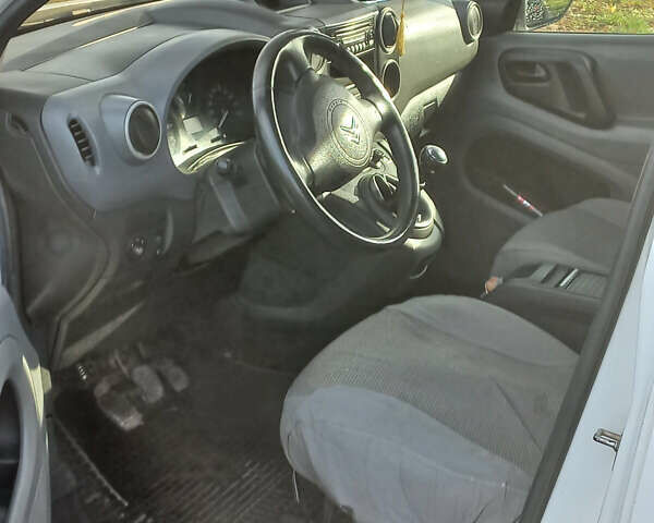 Білий Сітроен Берлінго, об'ємом двигуна 1.6 л та пробігом 283 тис. км за 5000 $, фото 6 на Automoto.ua