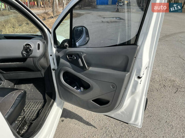 Білий Сітроен Берлінго, об'ємом двигуна 1.56 л та пробігом 254 тис. км за 5700 $, фото 9 на Automoto.ua