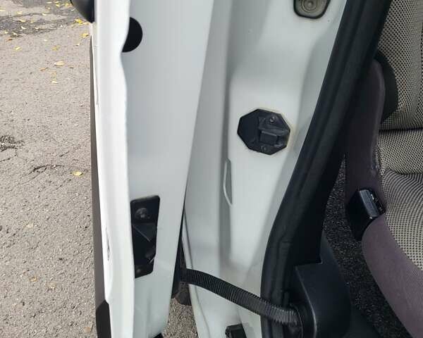 Белый Ситроен Берлинго, объемом двигателя 1.6 л и пробегом 237 тыс. км за 5999 $, фото 37 на Automoto.ua