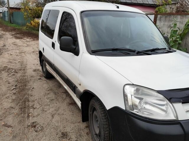 Белый Ситроен Берлинго, объемом двигателя 1.4 л и пробегом 282 тыс. км за 4100 $, фото 1 на Automoto.ua