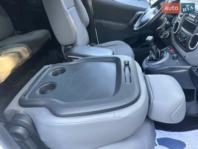 Белый Ситроен Берлинго, объемом двигателя 1.56 л и пробегом 263 тыс. км за 5690 $, фото 54 на Automoto.ua