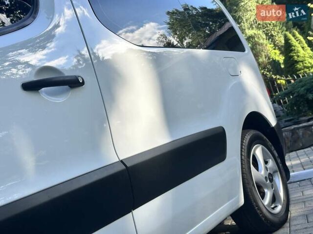 Белый Ситроен Берлинго, объемом двигателя 1.56 л и пробегом 263 тыс. км за 5690 $, фото 18 на Automoto.ua