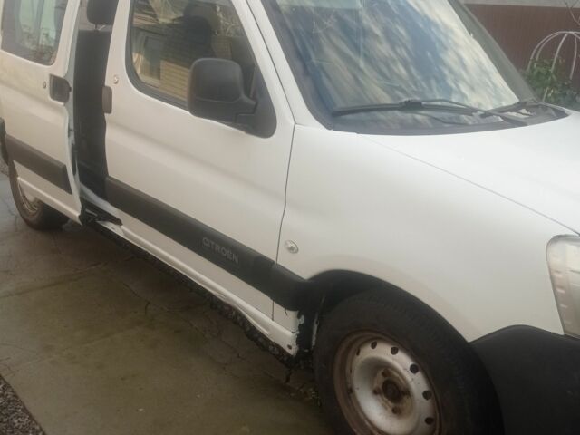 Белый Ситроен Берлинго, объемом двигателя 1.6 л и пробегом 250 тыс. км за 2600 $, фото 5 на Automoto.ua