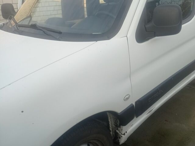 Белый Ситроен Берлинго, объемом двигателя 1.6 л и пробегом 250 тыс. км за 2600 $, фото 1 на Automoto.ua