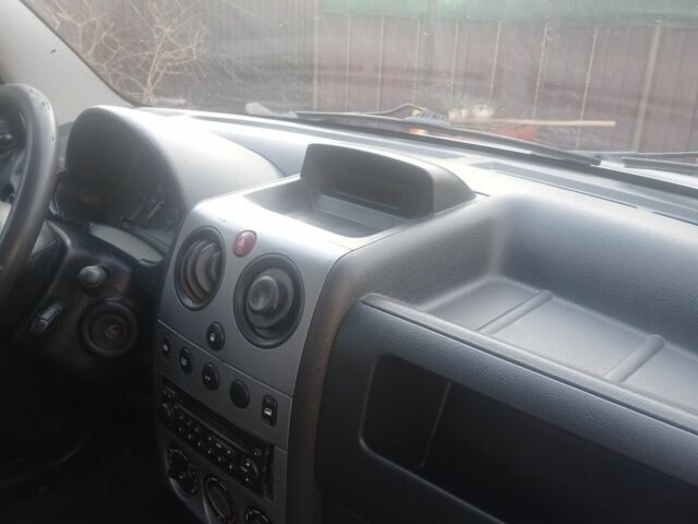 Белый Ситроен Берлинго, объемом двигателя 1.6 л и пробегом 250 тыс. км за 2600 $, фото 7 на Automoto.ua