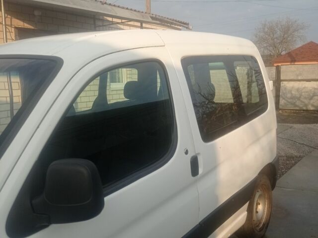 Белый Ситроен Берлинго, объемом двигателя 1.6 л и пробегом 250 тыс. км за 2600 $, фото 2 на Automoto.ua