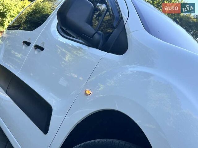 Белый Ситроен Берлинго, объемом двигателя 1.56 л и пробегом 263 тыс. км за 5690 $, фото 28 на Automoto.ua