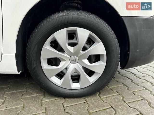 Белый Ситроен Берлинго, объемом двигателя 1.6 л и пробегом 274 тыс. км за 5750 $, фото 23 на Automoto.ua