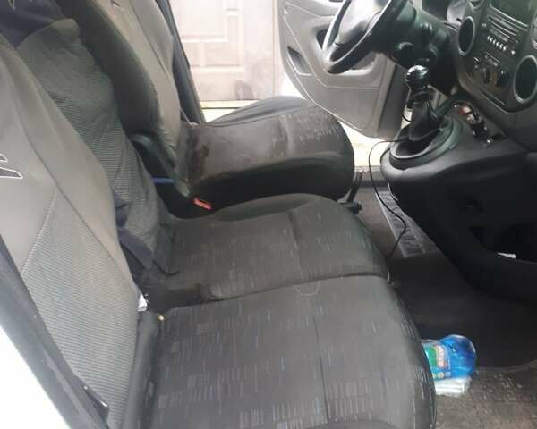 Білий Сітроен Берлінго, об'ємом двигуна 1.6 л та пробігом 280 тис. км за 5700 $, фото 14 на Automoto.ua