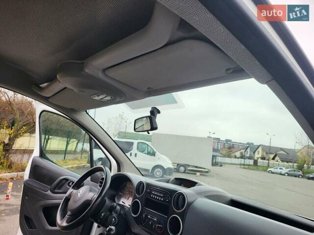 Белый Ситроен Берлинго, объемом двигателя 1.6 л и пробегом 237 тыс. км за 5999 $, фото 31 на Automoto.ua