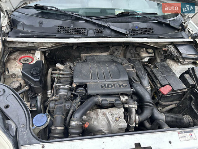 Белый Ситроен Берлинго, объемом двигателя 1.56 л и пробегом 313 тыс. км за 3400 $, фото 12 на Automoto.ua