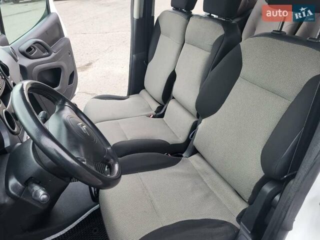 Белый Ситроен Берлинго, объемом двигателя 1.6 л и пробегом 237 тыс. км за 5999 $, фото 51 на Automoto.ua