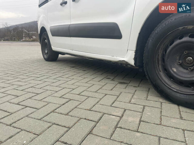 Белый Ситроен Берлинго, объемом двигателя 1.6 л и пробегом 305 тыс. км за 5800 $, фото 9 на Automoto.ua