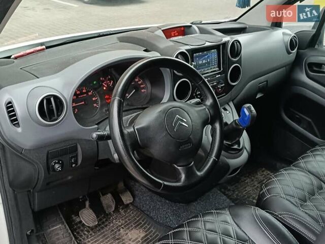 Белый Ситроен Берлинго, объемом двигателя 1.6 л и пробегом 290 тыс. км за 3750 $, фото 6 на Automoto.ua