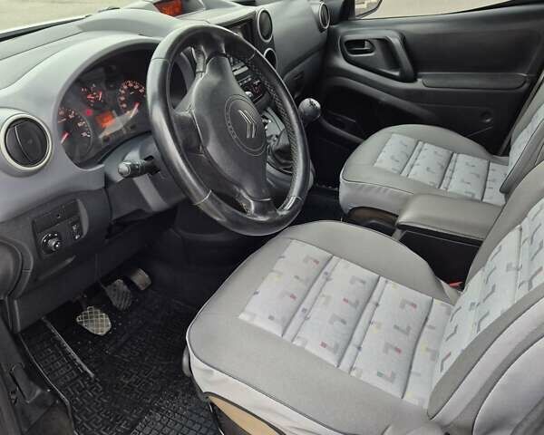 Белый Ситроен Берлинго, объемом двигателя 1.56 л и пробегом 205 тыс. км за 5700 $, фото 8 на Automoto.ua