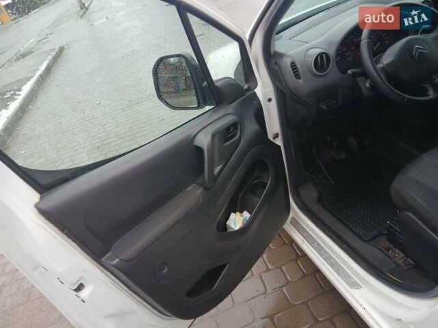 Белый Ситроен Берлинго, объемом двигателя 1.56 л и пробегом 385 тыс. км за 5350 $, фото 8 на Automoto.ua