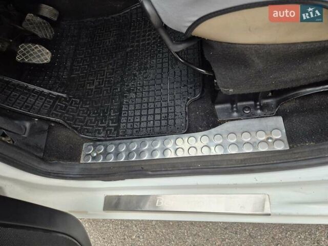 Белый Ситроен Берлинго, объемом двигателя 1.56 л и пробегом 205 тыс. км за 5700 $, фото 9 на Automoto.ua