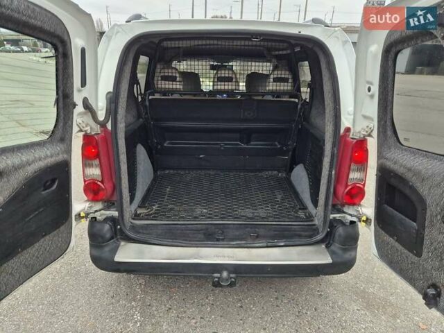 Белый Ситроен Берлинго, объемом двигателя 1.56 л и пробегом 205 тыс. км за 5700 $, фото 7 на Automoto.ua