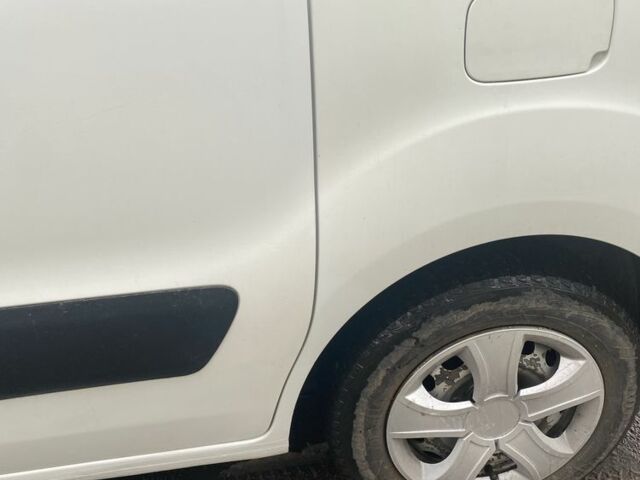 Белый Ситроен Берлинго, объемом двигателя 1.6 л и пробегом 235 тыс. км за 6000 $, фото 2 на Automoto.ua