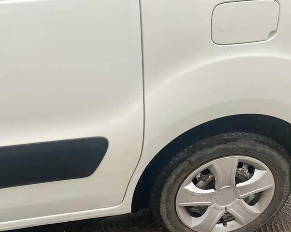 Белый Ситроен Берлинго, объемом двигателя 1.56 л и пробегом 235 тыс. км за 6100 $, фото 3 на Automoto.ua