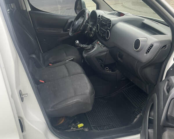 Белый Ситроен Берлинго, объемом двигателя 1.6 л и пробегом 305 тыс. км за 5800 $, фото 7 на Automoto.ua