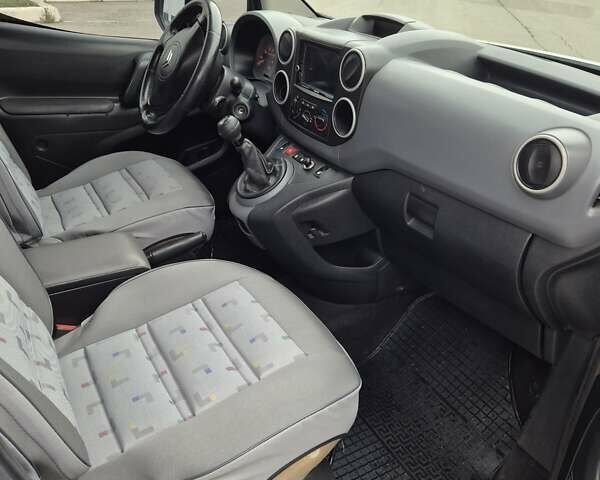 Белый Ситроен Берлинго, объемом двигателя 1.56 л и пробегом 205 тыс. км за 5700 $, фото 5 на Automoto.ua