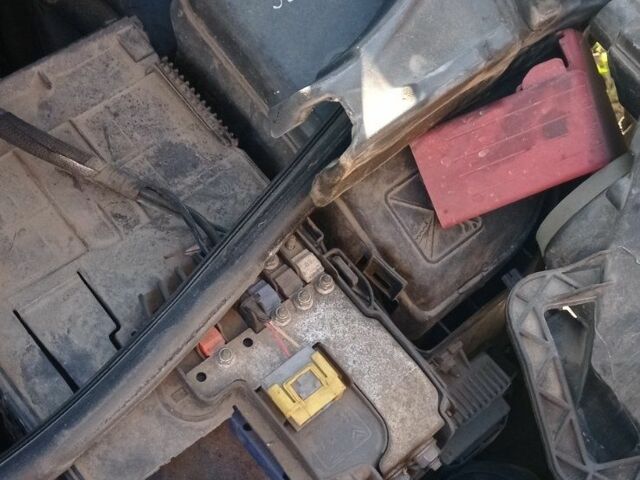 Білий Сітроен Берлінго, об'ємом двигуна 1.6 л та пробігом 320 тис. км за 2500 $, фото 6 на Automoto.ua