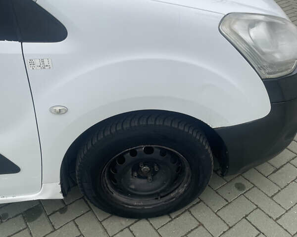 Белый Ситроен Берлинго, объемом двигателя 1.6 л и пробегом 305 тыс. км за 5800 $, фото 8 на Automoto.ua