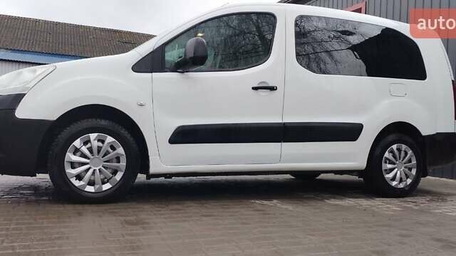Белый Ситроен Берлинго, объемом двигателя 1.56 л и пробегом 260 тыс. км за 7500 $, фото 2 на Automoto.ua
