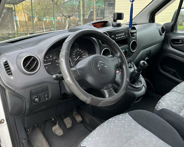 Белый Ситроен Берлинго, объемом двигателя 1.56 л и пробегом 266 тыс. км за 5400 $, фото 3 на Automoto.ua