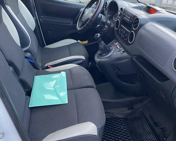 Белый Ситроен Берлинго, объемом двигателя 1.56 л и пробегом 223 тыс. км за 6900 $, фото 6 на Automoto.ua