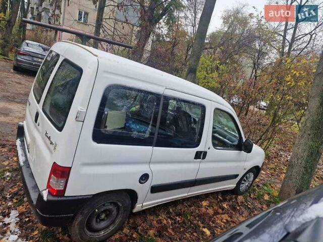 Белый Ситроен Берлинго, объемом двигателя 1.9 л и пробегом 353 тыс. км за 4000 $, фото 2 на Automoto.ua