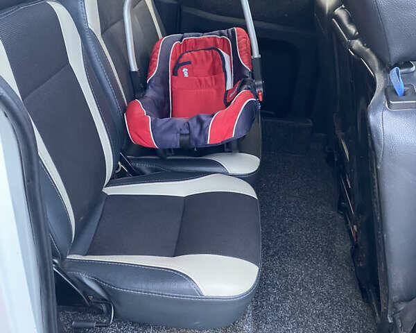 Білий Сітроен Берлінго, об'ємом двигуна 1.6 л та пробігом 224 тис. км за 6400 $, фото 9 на Automoto.ua