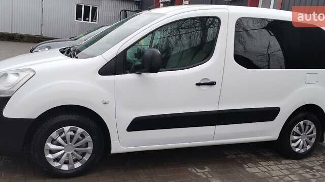 Белый Ситроен Берлинго, объемом двигателя 1.56 л и пробегом 260 тыс. км за 7500 $, фото 5 на Automoto.ua