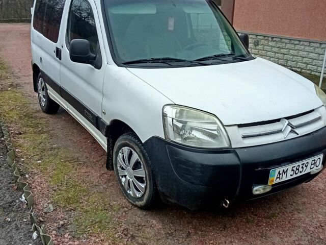 Белый Ситроен Берлинго, объемом двигателя 1.6 л и пробегом 250 тыс. км за 4550 $, фото 5 на Automoto.ua